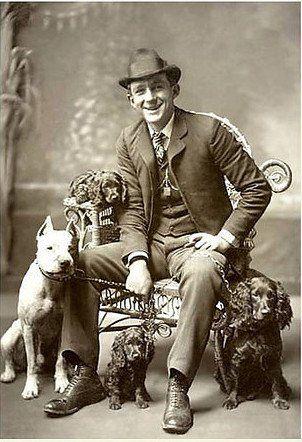 1900-as évek eleje_férfi kutyáival_pinterest.com