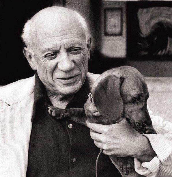 Pablo Picasso kutyájával_ forrás: anothermag.com